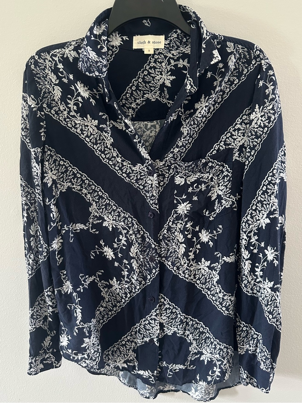 Cloth & Stone Navy Floral Button Front Shirt Pocket Top Small